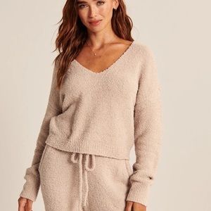 Abercrombie & Fitch Cremeluxe V-Neck Sweater